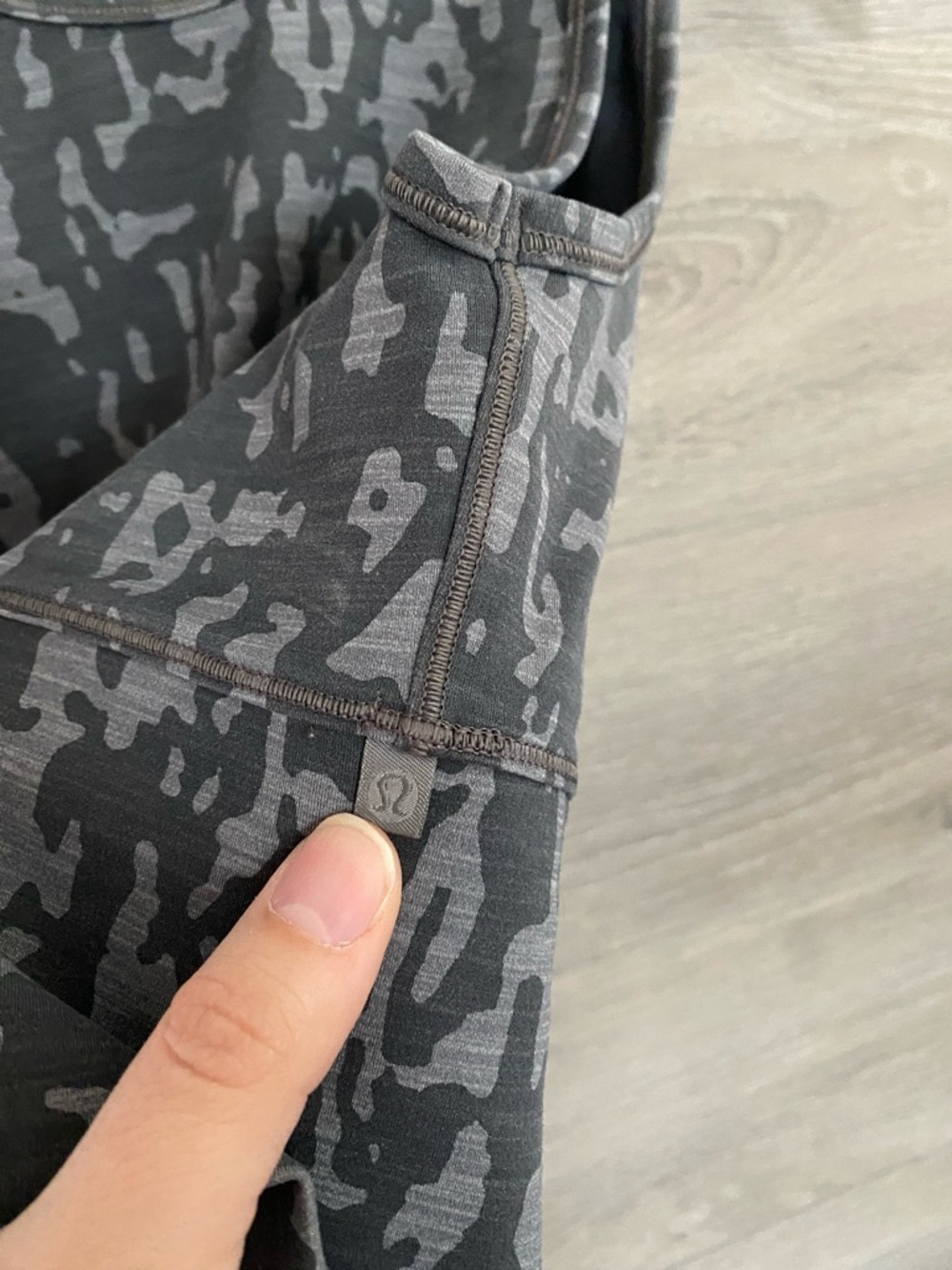 Lululemon Power Pivot Tank - Picture 3 of 5